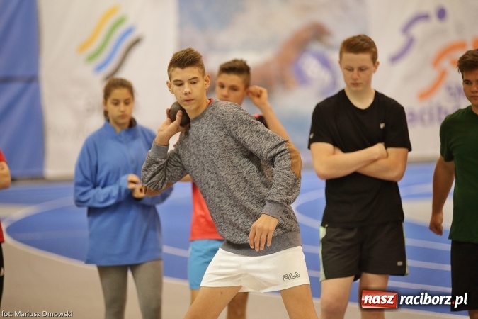Zdjęcie w galerii na portalu naszraciborz.pl: Jesienne Międzynarodowe Halowe Mistrzostwa Powiatu Raciborskiego w Lekkiej Atletyce wiadomości z regionu