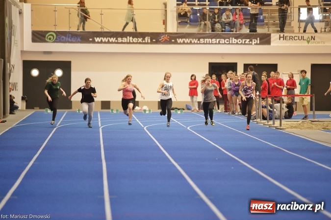 Zdjęcie w galerii na portalu naszraciborz.pl: Jesienne Międzynarodowe Halowe Mistrzostwa Powiatu Raciborskiego w Lekkiej Atletyce wiadomości z regionu