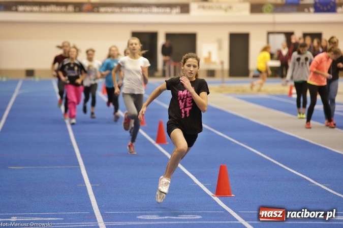 Zdjęcie w galerii na portalu naszraciborz.pl: Jesienne Międzynarodowe Halowe Mistrzostwa Powiatu Raciborskiego w Lekkiej Atletyce wiadomości z regionu