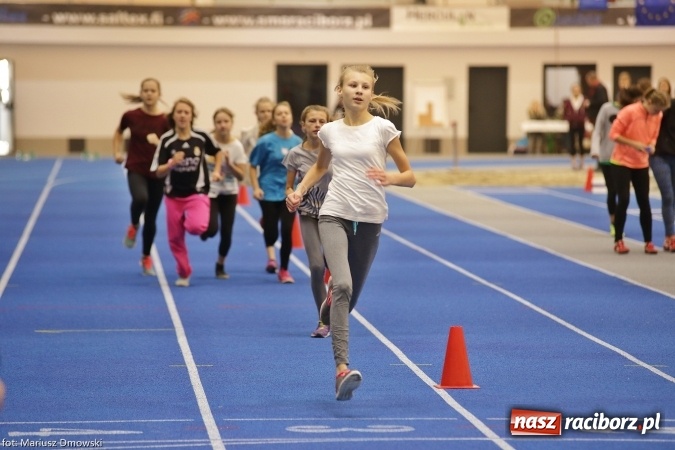 Zdjęcie w galerii na portalu naszraciborz.pl: Jesienne Międzynarodowe Halowe Mistrzostwa Powiatu Raciborskiego w Lekkiej Atletyce wiadomości z regionu
