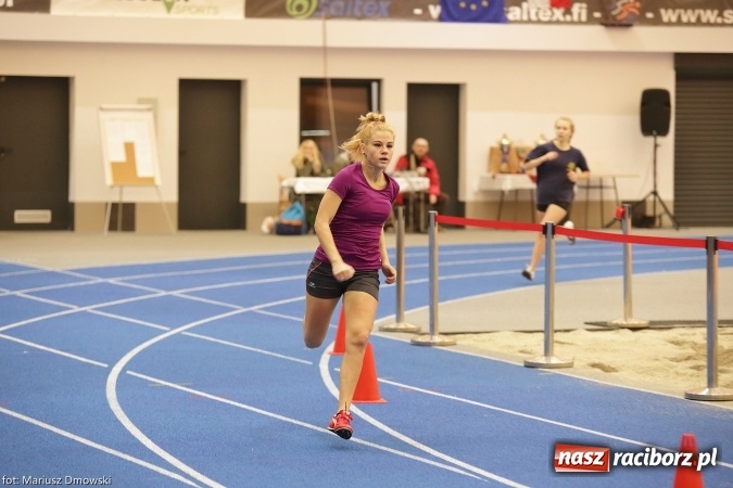 Zdjęcie w galerii na portalu naszraciborz.pl: Jesienne Międzynarodowe Halowe Mistrzostwa Powiatu Raciborskiego w Lekkiej Atletyce wiadomości z regionu