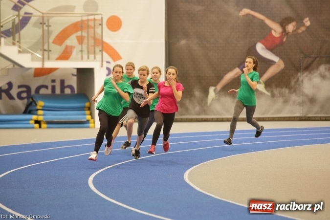 Zdjęcie w galerii na portalu naszraciborz.pl: Jesienne Międzynarodowe Halowe Mistrzostwa Powiatu Raciborskiego w Lekkiej Atletyce wiadomości z regionu