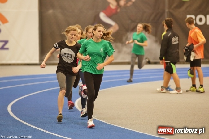 Zdjęcie w galerii na portalu naszraciborz.pl: Jesienne Międzynarodowe Halowe Mistrzostwa Powiatu Raciborskiego w Lekkiej Atletyce wiadomości z regionu