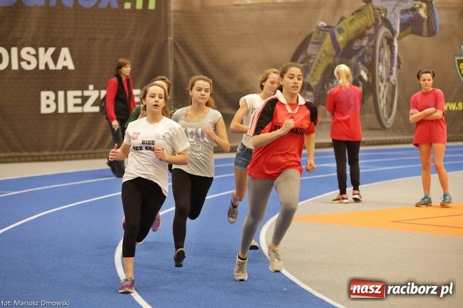 Zdjęcie w galerii na portalu naszraciborz.pl: Jesienne Międzynarodowe Halowe Mistrzostwa Powiatu Raciborskiego w Lekkiej Atletyce wiadomości z regionu
