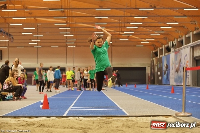 Zdjęcie w galerii na portalu naszraciborz.pl: Jesienne Międzynarodowe Halowe Mistrzostwa Powiatu Raciborskiego w Lekkiej Atletyce wiadomości z regionu