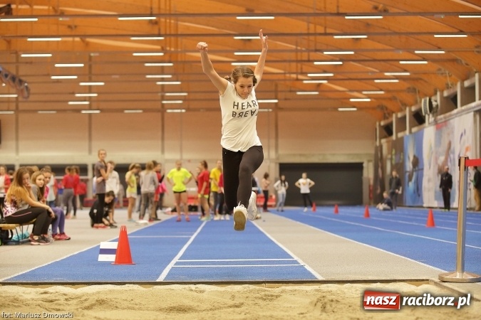 Zdjęcie w galerii na portalu naszraciborz.pl: Jesienne Międzynarodowe Halowe Mistrzostwa Powiatu Raciborskiego w Lekkiej Atletyce wiadomości z regionu