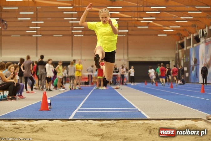 Zdjęcie w galerii na portalu naszraciborz.pl: Jesienne Międzynarodowe Halowe Mistrzostwa Powiatu Raciborskiego w Lekkiej Atletyce wiadomości z regionu