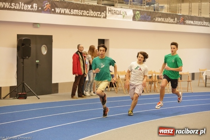 Zdjęcie w galerii na portalu naszraciborz.pl: Jesienne Międzynarodowe Halowe Mistrzostwa Powiatu Raciborskiego w Lekkiej Atletyce wiadomości z regionu