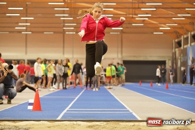 Zdjęcie w galerii na portalu naszraciborz.pl: Jesienne Międzynarodowe Halowe Mistrzostwa Powiatu Raciborskiego w Lekkiej Atletyce wiadomości z regionu