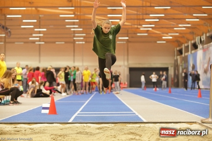 Zdjęcie w galerii na portalu naszraciborz.pl: Jesienne Międzynarodowe Halowe Mistrzostwa Powiatu Raciborskiego w Lekkiej Atletyce wiadomości z regionu
