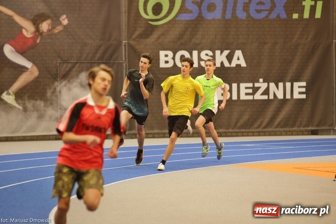 Zdjęcie w galerii na portalu naszraciborz.pl: Jesienne Międzynarodowe Halowe Mistrzostwa Powiatu Raciborskiego w Lekkiej Atletyce wiadomości z regionu