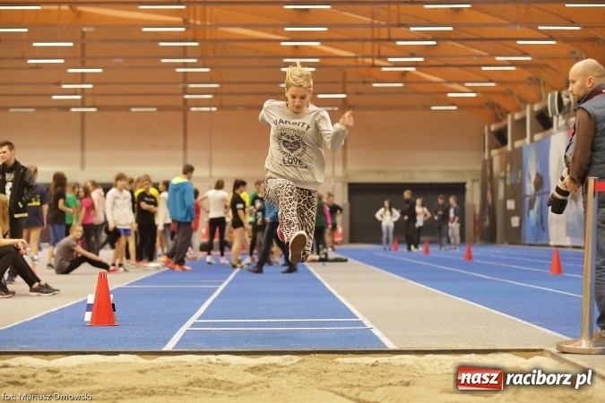 Zdjęcie w galerii na portalu naszraciborz.pl: Jesienne Międzynarodowe Halowe Mistrzostwa Powiatu Raciborskiego w Lekkiej Atletyce wiadomości z regionu