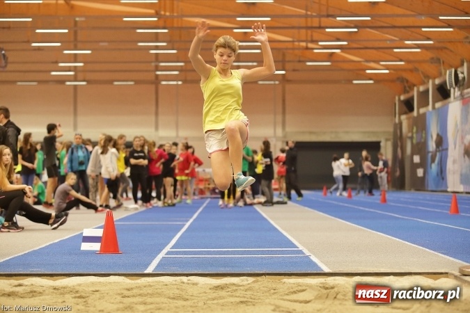 Zdjęcie w galerii na portalu naszraciborz.pl: Jesienne Międzynarodowe Halowe Mistrzostwa Powiatu Raciborskiego w Lekkiej Atletyce wiadomości z regionu