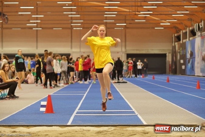 Zdjęcie w galerii na portalu naszraciborz.pl: Jesienne Międzynarodowe Halowe Mistrzostwa Powiatu Raciborskiego w Lekkiej Atletyce wiadomości z regionu