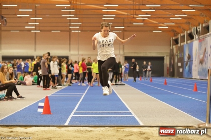 Zdjęcie w galerii na portalu naszraciborz.pl: Jesienne Międzynarodowe Halowe Mistrzostwa Powiatu Raciborskiego w Lekkiej Atletyce wiadomości z regionu