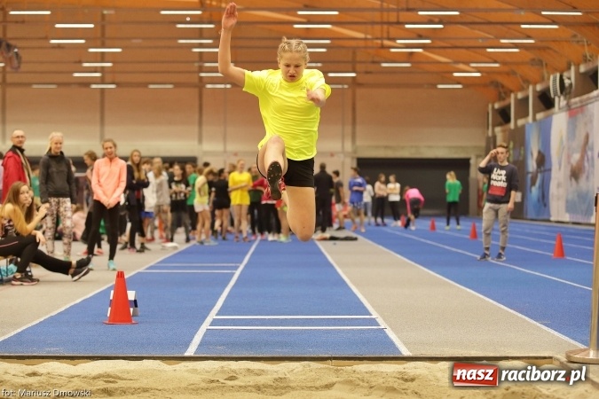 Zdjęcie w galerii na portalu naszraciborz.pl: Jesienne Międzynarodowe Halowe Mistrzostwa Powiatu Raciborskiego w Lekkiej Atletyce wiadomości z regionu