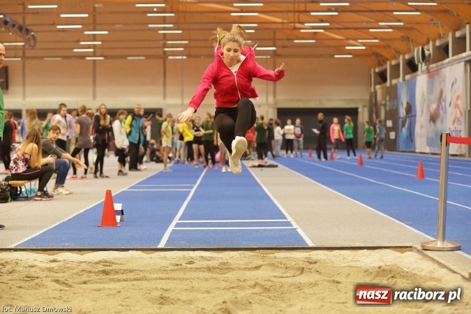 Zdjęcie w galerii na portalu naszraciborz.pl: Jesienne Międzynarodowe Halowe Mistrzostwa Powiatu Raciborskiego w Lekkiej Atletyce wiadomości z regionu