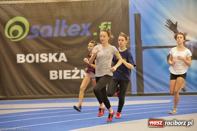 Zdjęcie w galerii na portalu naszraciborz.pl: Jesienne Międzynarodowe Halowe Mistrzostwa Powiatu Raciborskiego w Lekkiej Atletyce wiadomości z regionu