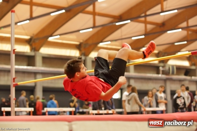 Zdjęcie w galerii na portalu naszraciborz.pl: Jesienne Międzynarodowe Halowe Mistrzostwa Powiatu Raciborskiego w Lekkiej Atletyce wiadomości z regionu