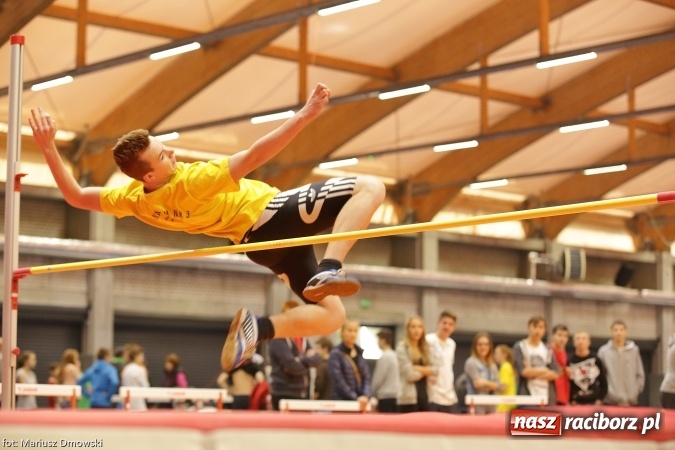Zdjęcie w galerii na portalu naszraciborz.pl: Jesienne Międzynarodowe Halowe Mistrzostwa Powiatu Raciborskiego w Lekkiej Atletyce wiadomości z regionu