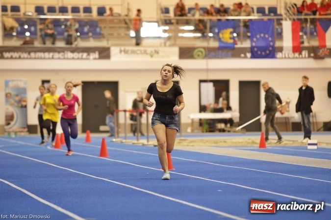 Zdjęcie w galerii na portalu naszraciborz.pl: Jesienne Międzynarodowe Halowe Mistrzostwa Powiatu Raciborskiego w Lekkiej Atletyce wiadomości z regionu
