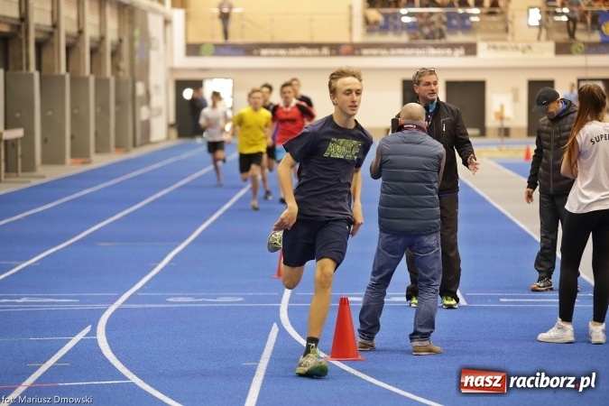 Zdjęcie w galerii na portalu naszraciborz.pl: Jesienne Międzynarodowe Halowe Mistrzostwa Powiatu Raciborskiego w Lekkiej Atletyce wiadomości z regionu