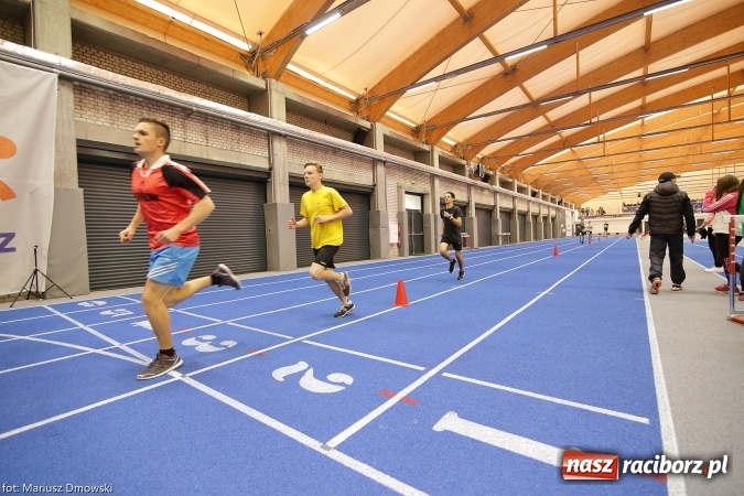 Zdjęcie w galerii na portalu naszraciborz.pl: Jesienne Międzynarodowe Halowe Mistrzostwa Powiatu Raciborskiego w Lekkiej Atletyce wiadomości z regionu