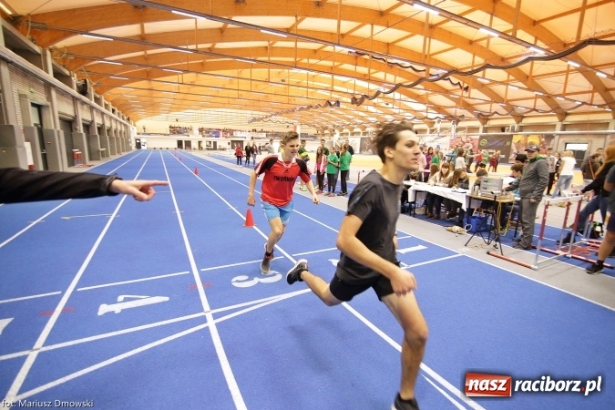 Zdjęcie w galerii na portalu naszraciborz.pl: Jesienne Międzynarodowe Halowe Mistrzostwa Powiatu Raciborskiego w Lekkiej Atletyce wiadomości z regionu