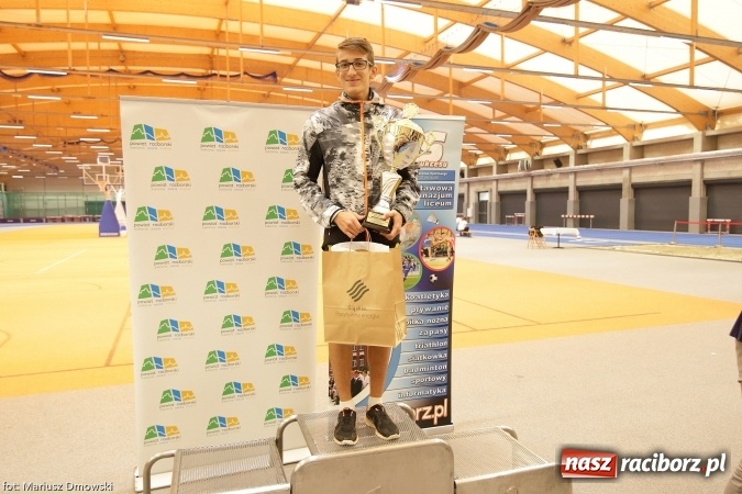 Zdjęcie w galerii na portalu naszraciborz.pl: Jesienne Międzynarodowe Halowe Mistrzostwa Powiatu Raciborskiego w Lekkiej Atletyce wiadomości z regionu