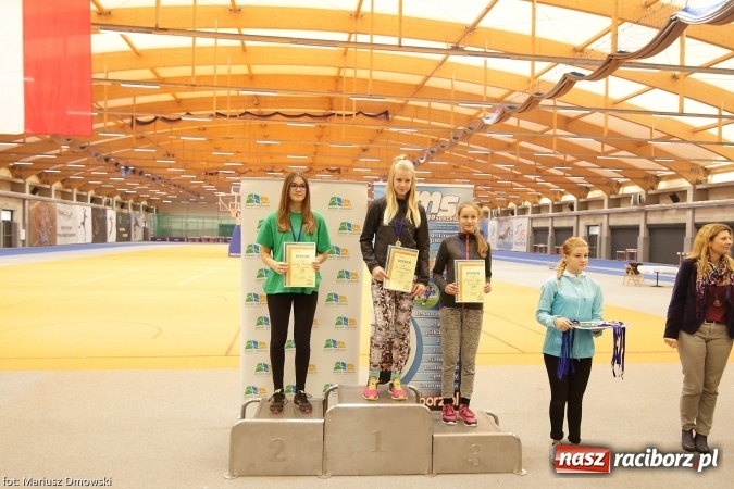 Zdjęcie w galerii na portalu naszraciborz.pl: Jesienne Międzynarodowe Halowe Mistrzostwa Powiatu Raciborskiego w Lekkiej Atletyce wiadomości z regionu