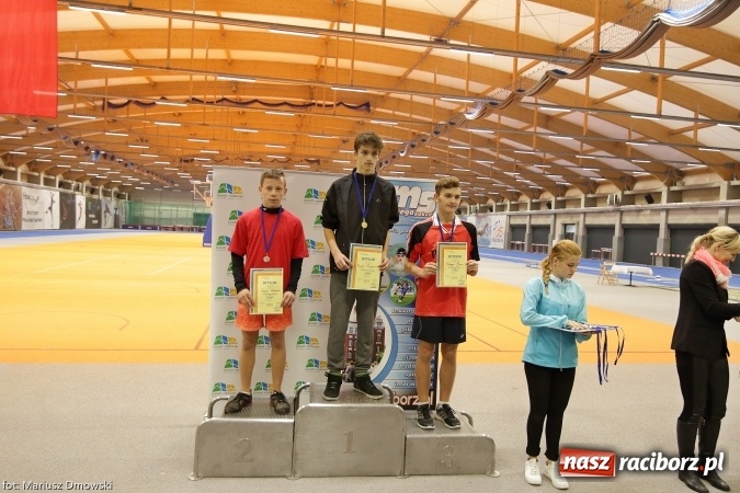 Zdjęcie w galerii na portalu naszraciborz.pl: Jesienne Międzynarodowe Halowe Mistrzostwa Powiatu Raciborskiego w Lekkiej Atletyce wiadomości z regionu