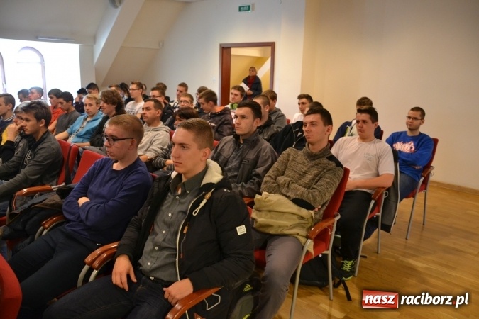 Zdjęcie w galerii na portalu naszraciborz.pl: O fotowoltaice na raciborskim zamku wiadomości z regionu