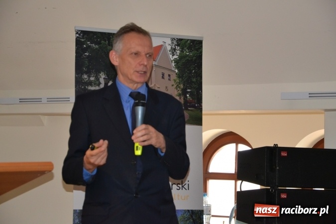 Zdjęcie w galerii na portalu naszraciborz.pl: O fotowoltaice na raciborskim zamku wiadomości z regionu