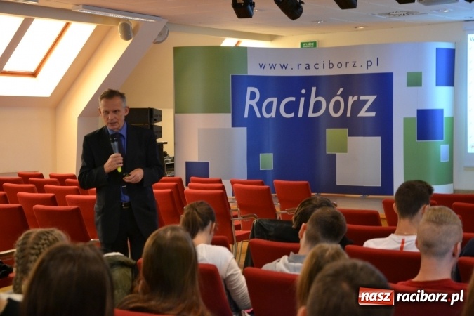 Zdjęcie w galerii na portalu naszraciborz.pl: O fotowoltaice na raciborskim zamku wiadomości z regionu
