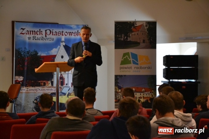 Zdjęcie w galerii na portalu naszraciborz.pl: O fotowoltaice na raciborskim zamku wiadomości z regionu