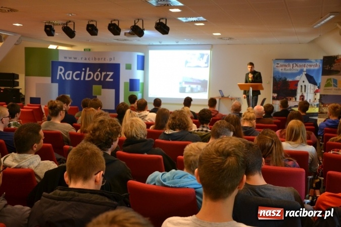 Zdjęcie w galerii na portalu naszraciborz.pl: O fotowoltaice na raciborskim zamku wiadomości z regionu