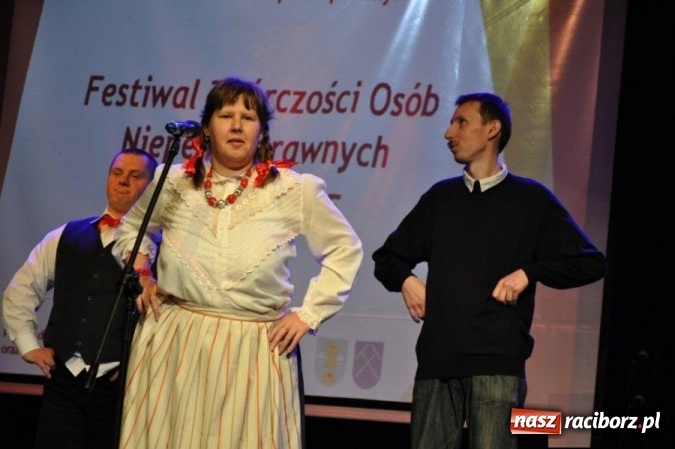 Zdjęcie w galerii na portalu naszraciborz.pl: Artystyczne zmagania uczestników Warsztatu Terapii Zajęciowej   wiadomości z regionu