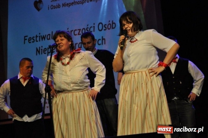 Zdjęcie w galerii na portalu naszraciborz.pl: Artystyczne zmagania uczestników Warsztatu Terapii Zajęciowej   wiadomości z regionu