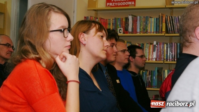 Zdjęcie w galerii na portalu naszraciborz.pl: Kto nie czyta, ten bandyta! Pilipiuk w Raciborzu wiadomości z regionu