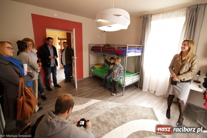 Zdjęcie w galerii na portalu naszraciborz.pl: Piękne Anioły opanowały Racibórz! Kolejne wyremontowane pokoje dla dzieci wiadomości z regionu