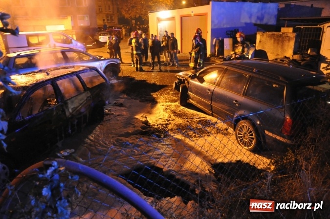 Zdjęcie w galerii na portalu naszraciborz.pl: Pożar samochodu przy Parkowej. Przyczyną podpalenie? wiadomości z regionu