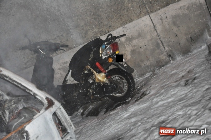 Zdjęcie w galerii na portalu naszraciborz.pl: Pożar samochodu przy Parkowej. Przyczyną podpalenie? wiadomości z regionu