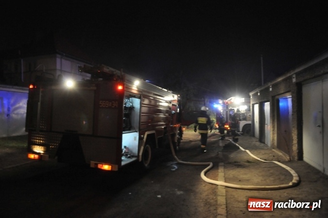 Zdjęcie w galerii na portalu naszraciborz.pl: Pożar samochodu przy Parkowej. Przyczyną podpalenie? wiadomości z regionu