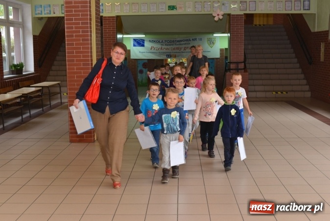 Zdjęcie w galerii na portalu naszraciborz.pl: Pięciolatki do szkół? Szkoła Podstawowa nr 18 uczy już najmłodszych… wiadomości z regionu