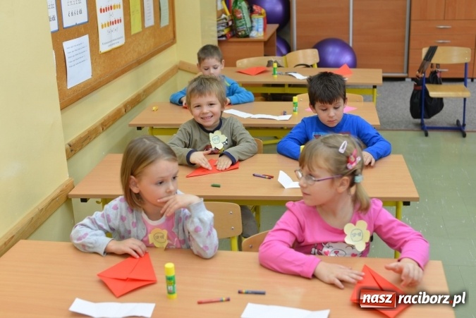 Zdjęcie w galerii na portalu naszraciborz.pl: Pięciolatki do szkół? Szkoła Podstawowa nr 18 uczy już najmłodszych… wiadomości z regionu