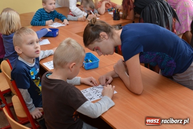 Zdjęcie w galerii na portalu naszraciborz.pl: Pięciolatki do szkół? Szkoła Podstawowa nr 18 uczy już najmłodszych… wiadomości z regionu