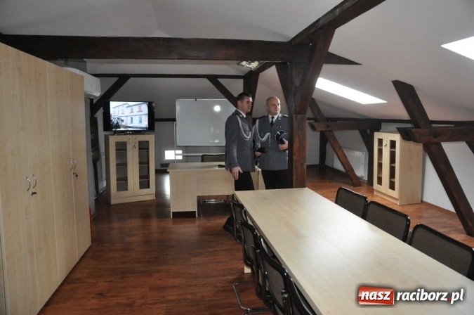 Zdjęcie w galerii na portalu naszraciborz.pl: Komisariat w Kuźni Raciborskiej jak spod igły wiadomości z regionu