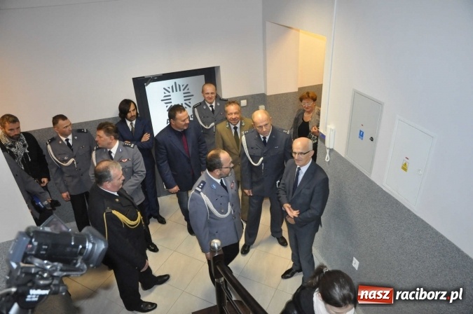 Zdjęcie w galerii na portalu naszraciborz.pl: Komisariat w Kuźni Raciborskiej jak spod igły wiadomości z regionu