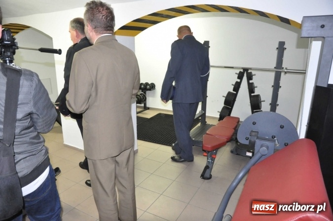 Zdjęcie w galerii na portalu naszraciborz.pl: Komisariat w Kuźni Raciborskiej jak spod igły wiadomości z regionu