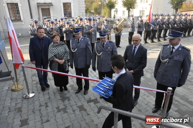 Zdjęcie w galerii na portalu naszraciborz.pl: Komisariat w Kuźni Raciborskiej jak spod igły wiadomości z regionu